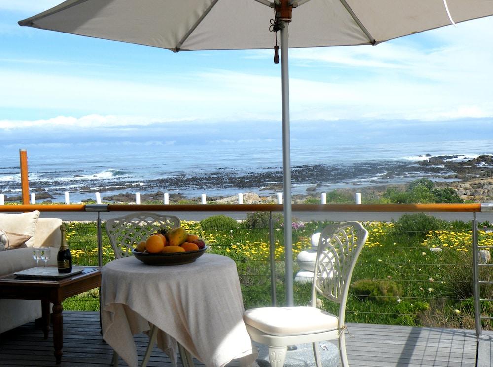 138 Marine Beachfront Guesthouse Hermanus Exteriör bild