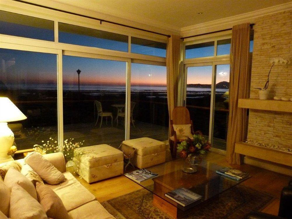 138 Marine Beachfront Guesthouse Hermanus Exteriör bild
