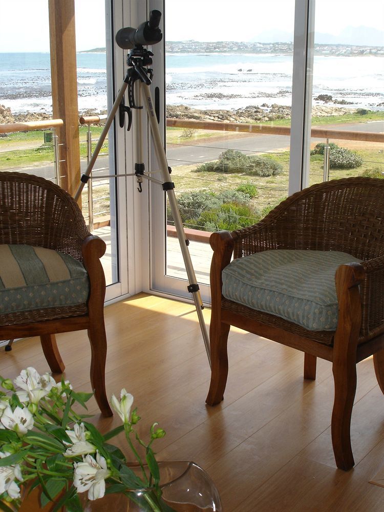 138 Marine Beachfront Guesthouse Hermanus Exteriör bild