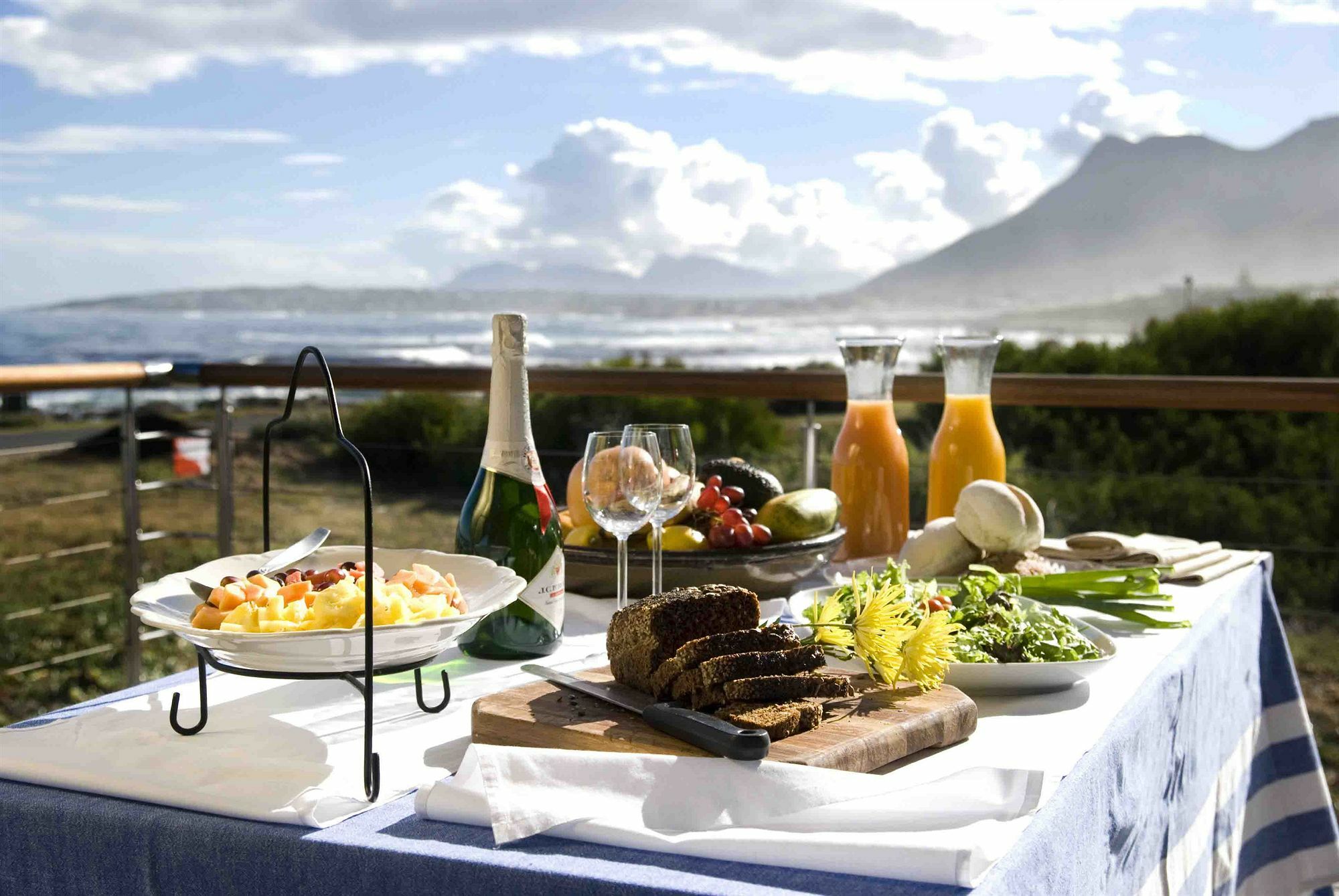 138 Marine Beachfront Guesthouse Hermanus Exteriör bild